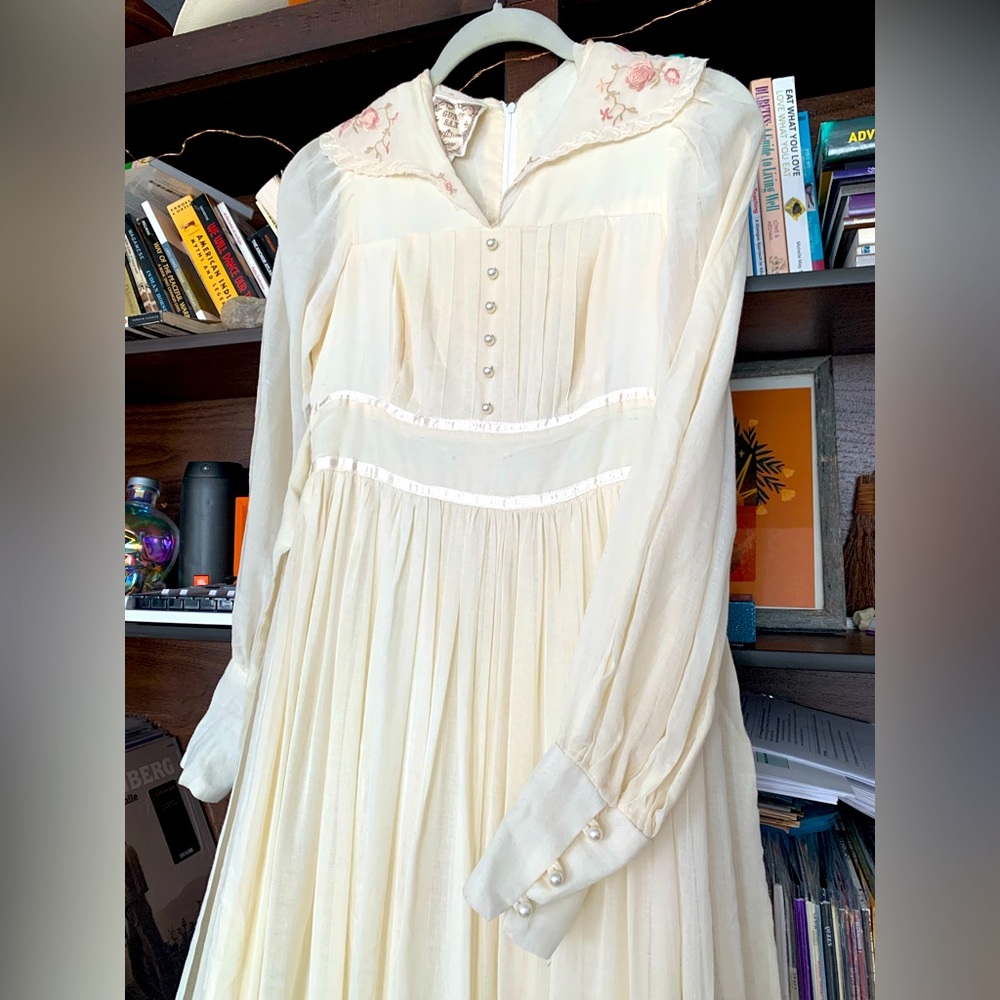 GUNNE SAX beautiful cream prairie dress